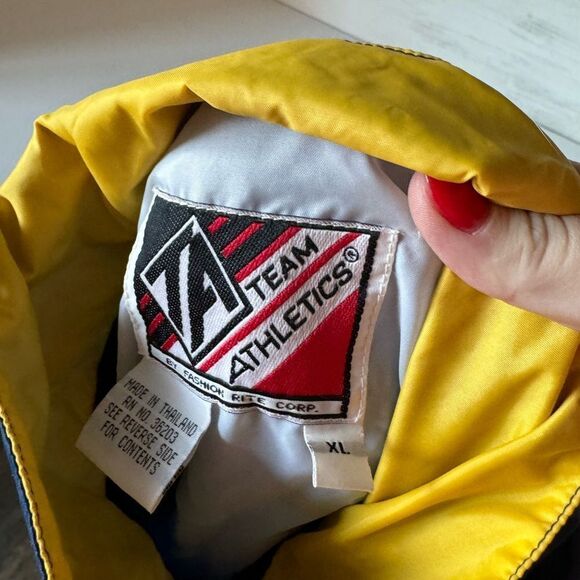 COPY - MENS MICHIGAN WINDBREAKER SIZE.XL - Picture 3 of 3